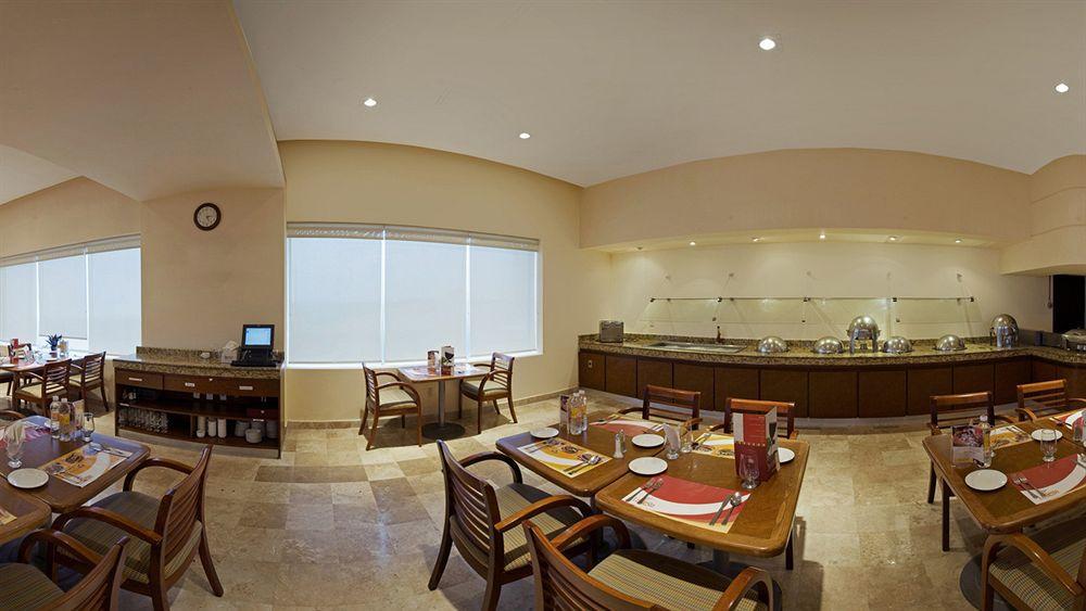 Fiesta Inn โคอาทซาโคลคอส ภายนอก รูปภาพ