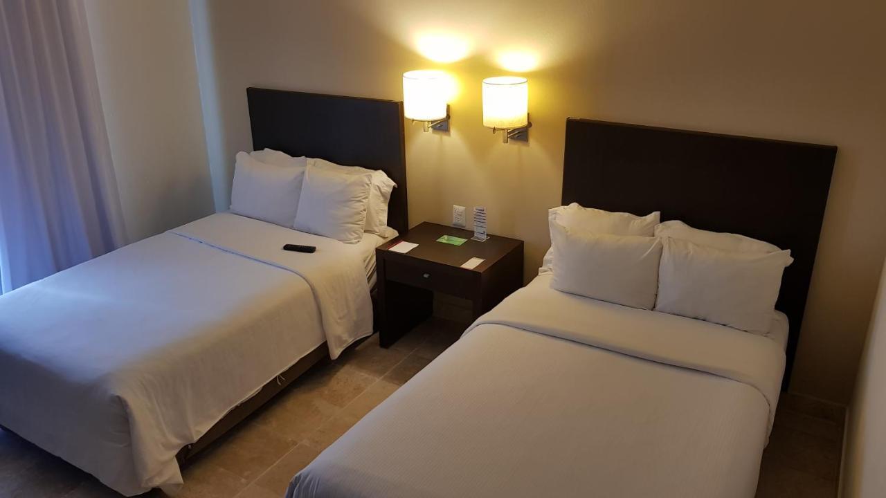 Fiesta Inn โคอาทซาโคลคอส ภายนอก รูปภาพ