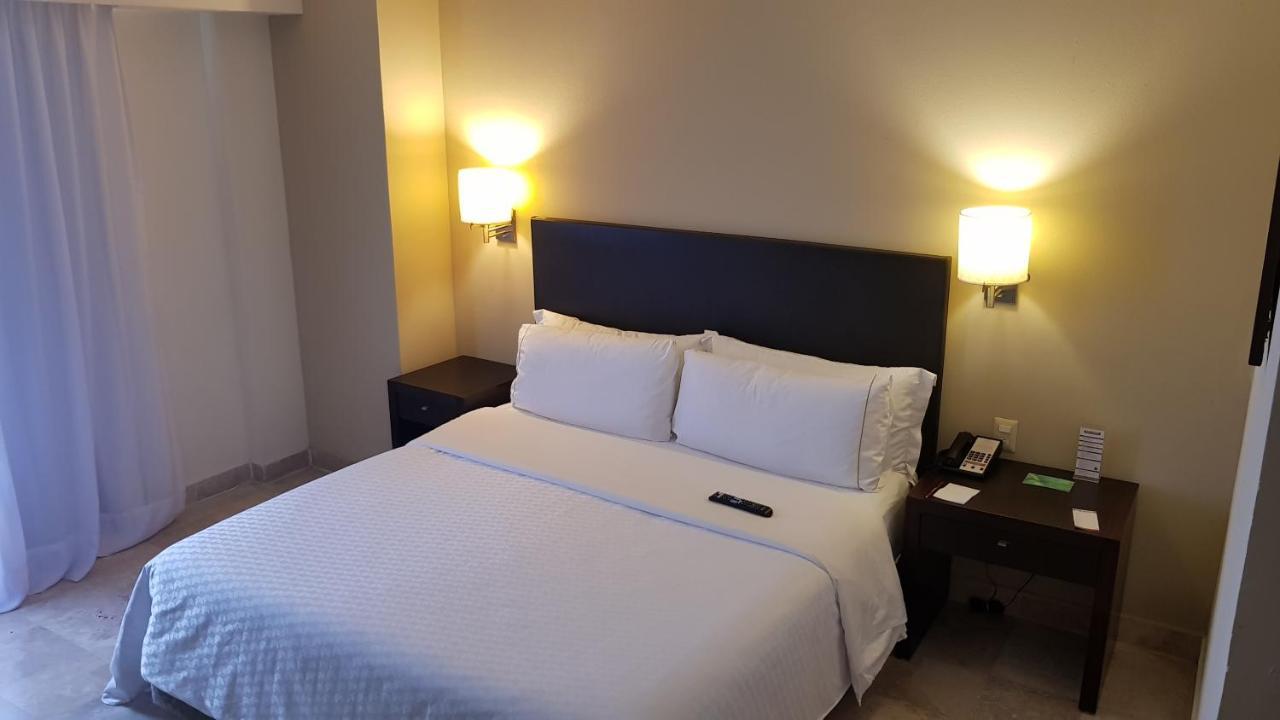 Fiesta Inn โคอาทซาโคลคอส ภายนอก รูปภาพ