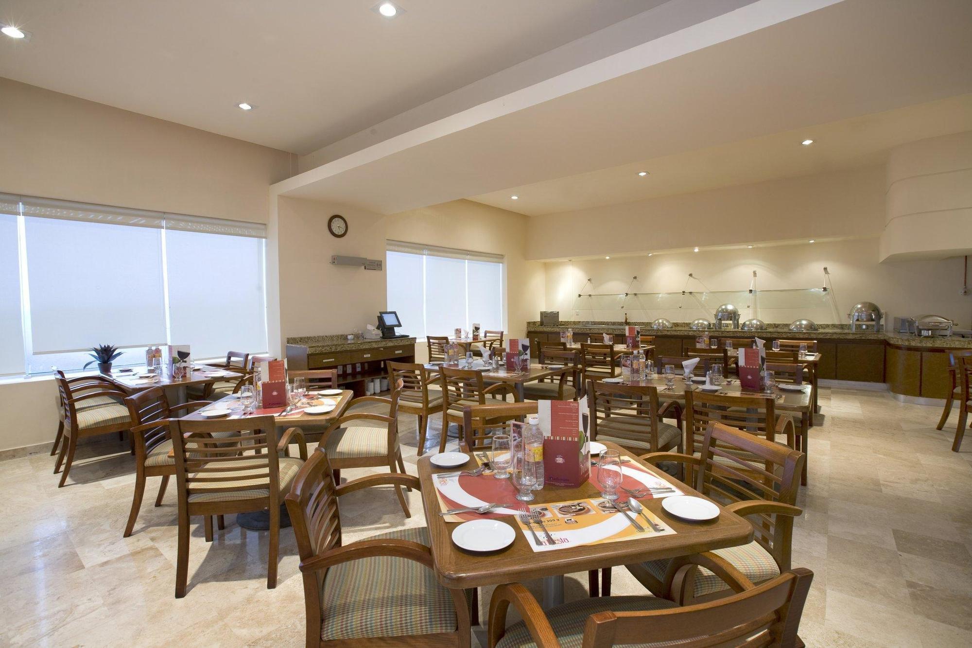 Fiesta Inn โคอาทซาโคลคอส ภายนอก รูปภาพ