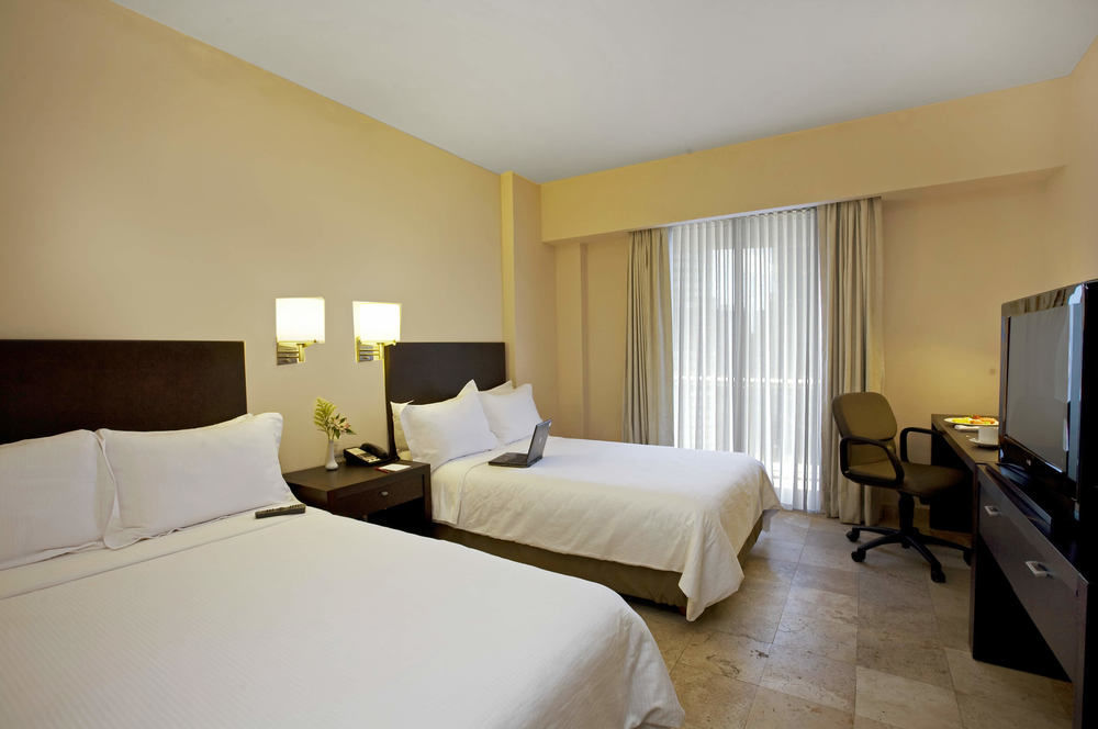 Fiesta Inn โคอาทซาโคลคอส ภายนอก รูปภาพ