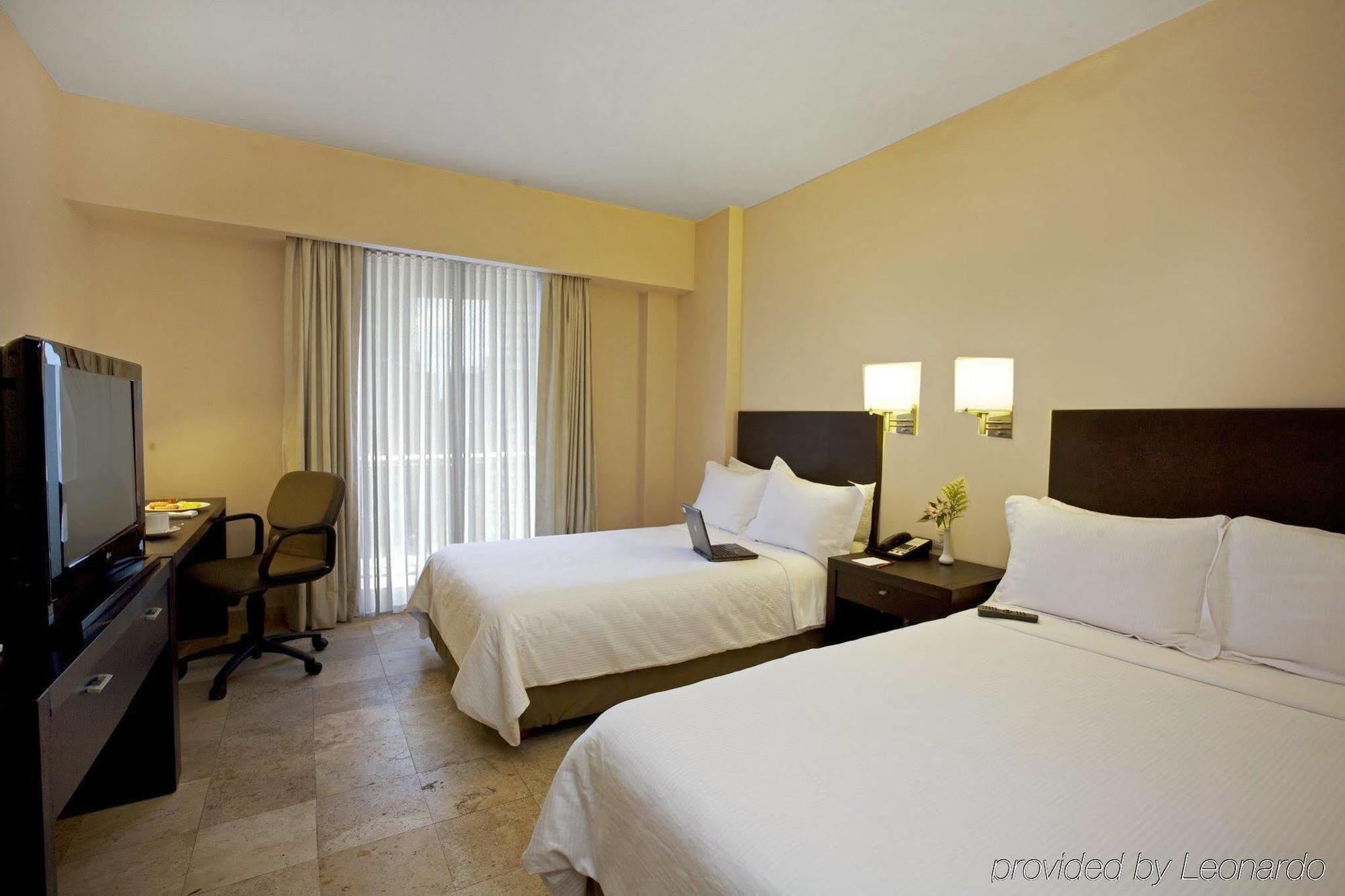 Fiesta Inn โคอาทซาโคลคอส ภายนอก รูปภาพ